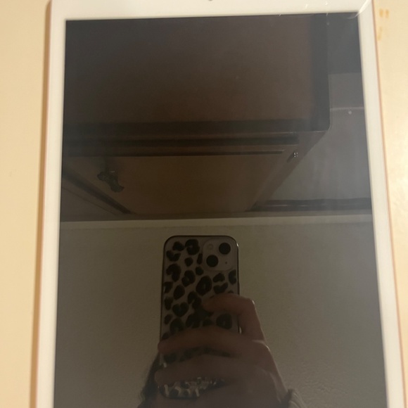 Apple iPad 8th Generation 128 GB in Rose Gold - Picture 2 of 13